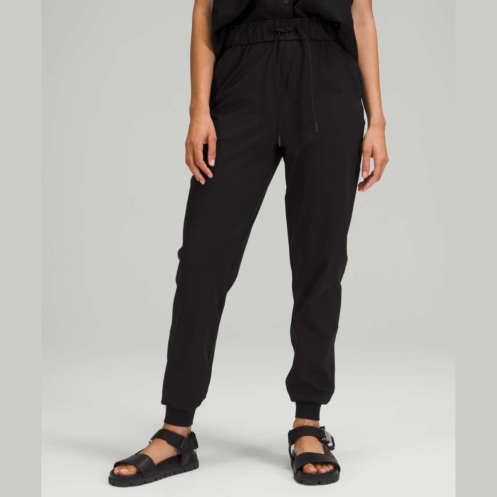 Lululemon | Stretch High-Rise Luxtreme Jogger Pants in Black size 4